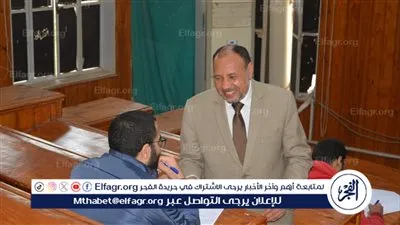 نائب رئيس جامعة الأزهر يتابع امتحانات الفصل الدراسي الأول بكليتي الصيدلة بنين وبنات بأسيوط