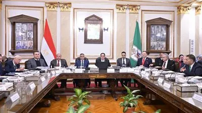 محافظة الجيزة وجامعة القاهرة يتفقان على تفعيل 40 ساعة مشاركة مجتمعية للطلاب في محو الأمية والتنمية المجتمعية