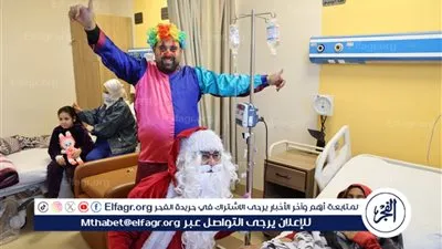 بابا نويل يرسم البسمة على وجوه الأطفال مرضى أورام الأقصر.. تزامنًا مع احتفالات أعياد الكريسماس