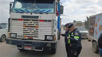 محافظ الدقهلية يتابع حملة للكشف تعاطي المواد المخدرة والمخالفات المرورية بطريق المنصورة _ السنبلاوين