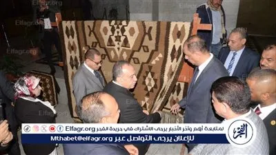 محافظ أسيوط يتفقد معرض مشروعات الشباب والحرف اليدوية بالمحافظة 