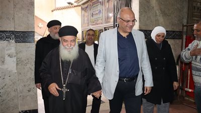 محافظ القليوبية يتفقد عددًا من الكنائس ببنها ويقدم التهنئة للأخوة المسيحيين