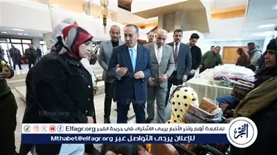 محافظ أسيوط يبدأ العام الميلادي الجديد بتسليم كراسي متحركة وسماعات طبية للأطفال من ذوي الهمم