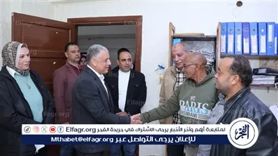 محافظ الإسماعيلية يتفقَّد مقر الوحدة المحلية لحي ثان لمتابعة سير العمل وتقديم التهنئة بالعام الجديد للعاملين بالحي