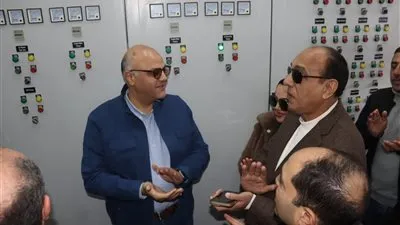 محافظ القليوبية يطلق التيار الكهربائي بمحطة مياه شبلنجة ببنها لبدء التشغيل
