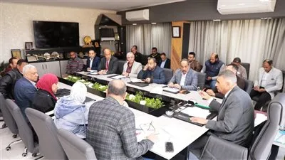 محافظ أسوان يحسمها: 31 مارس آخر موعد لنهو مشروعات «حياة كريمة» لخدمة المواطن دون تأخير