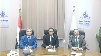 رئيس جامعة بنها يتابع التطبيقات التكنولوجية لشركة 