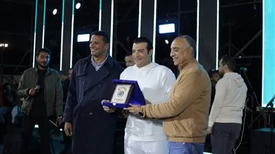 بـ 3 حفلات.. إيهاب توفيق يشعل حفلات رأس السنة بأغانيه الرومانسية (صور)