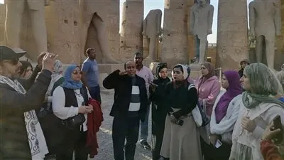 فتيات المحافظات الحدودية في جولة بمعبد الأقصر ضمن مشروع 