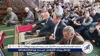 بالصور.. محافظ الأقصر يؤدي صلاة الجمعة بمسجد سيدي أحمد النجم