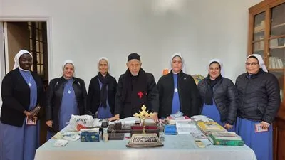 الأنبا مكاريوس يستقبل راهبات قلب يسوع المصريات للتهنئة بعيد الميلاد المجيد