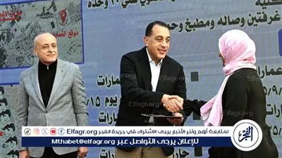 عاجل- رئيس الوزراء يسلم عقود وحدات الإسكان القومي للشباب بمدينة الطود خلال جولته بالأقصر ويؤكد استمرار تسريع المشروعات السكنية