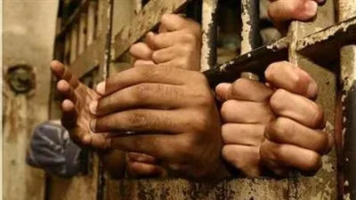 خلف الجدران المظلمة.. كيف تحولت مناطق الحوثيين إلى 