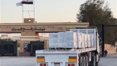 الهلال الأحمر المصري يدفع بـ 148 ألف سلة غذائية و13 ألف قطعة ملابس شتوية عبر قافلة «زاد العزة» 109 