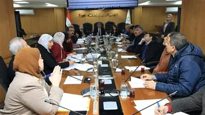 محافظ الجيزة يترأس اجتماع اللجنة العليا للإعلانات لبحث تنظيم المنظومة وتعظيم الموارد