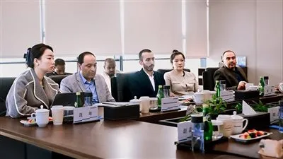 الأمير سلطان بن منصور آل سعود يترأس زيارة رسمية إلى المقر الرئيسي لشركة إنفينيكس لبحث آفاق التعاون في الأسواق الناشئة