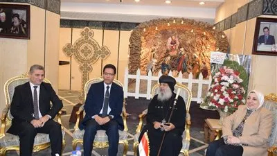 رئيس جامعة بنها يقدم التهنئة للأنبا مكسيموس مطران بنها وقويسنا