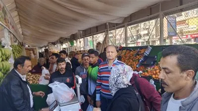 محافظ الدقهلية: استمرار الأسعار المخفضة بالمعرض الدائم للسلع الغذائية بشارع قناة السويس بالمنصورة