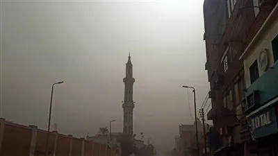 محافظ أسوان يتابع تداعيات العاصفة الترابية ويقرر غلق الملاحة النهرية والتنبيه على قائدي المركبات