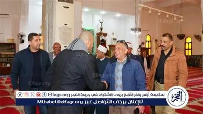 محافظ الإسماعيلية يؤدي شعائر صلاة الجمعة بمسجد مجمع الشهداء الإسلامي