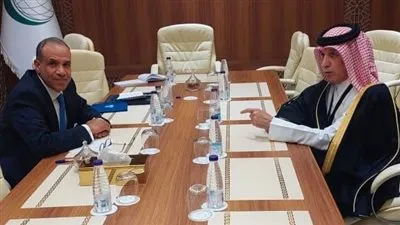 وزير الخارجية والهجرة يلتقي مع وزير الدولة للشئون الخارجية القطري