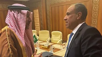 وزير الخارجية والهجرة يلتقي مع المهندس وليد الخريجي نائب وزير الخارجية السعودي