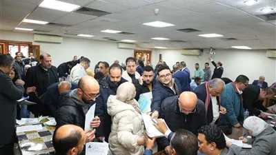 وسط إقبال كثيف.. نقابة المهندسين تُجري قرعة علنية لبيع وتخصيص 108 وحدات سكنية بمدينة 6 أكتوبر