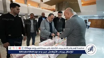 محافظ أسيوط يتسلم تبرعًا بـ20 ألف سرنجة دقيقة لدعم منظومة التأمين الصحي 