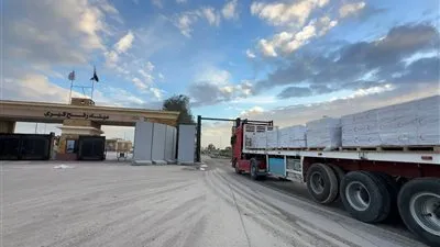  الهلال الأحمر المصري يواصل مد غزة بسلال غذائية ومستلزمات شتوية وإغاثية شاملة عبر قافلة «زاد العزة» 115