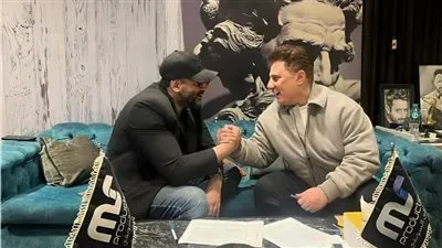 محمد عبد المنعم يتعاقد مع المنتج مصطفى السويفي لتقديم أعمال غنائية جديدة