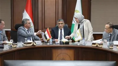 محافظ الجيزة يعقد اللقاء الأسبوعي لبحث شكاوى مواطني العجوزة والهرم وبولاق الدكرور والبدرشين والعياط