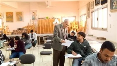 رئيس جامعة أسوان يتفقد امتحانات الآثار