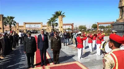 إكليل الوفاء.. محافظ أسوان يحيي العيد القومي الـ55 بين الشهداء والمشروعات