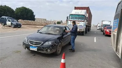 محافظ الدقهلية يتابع حملة للكشف تعاطي المواد المخدرة والمخالفات المرورية بطريق المنصورة جمصه الساحلي