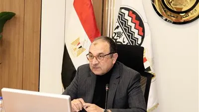 وزير قطاع الأعمال يعقد اجتماعا دوريا موسعا لمتابعة مشروعات قطاع الصناعات المعدنية ومؤشرات الأداء