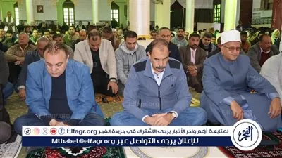 محافظ سوهاج يؤدي صلاة الجمعة بمسجد الشرطة بحي شرق