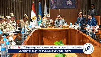 محافظ أسيوط وقائد قوات الدفاع الشعبي والعسكري يستعرضان الفكرة الاستراتيجية التعبوية لمشروع 