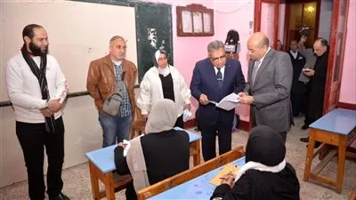 محافظ الدقهلية يتفقد لجان امتحانات الفصل الدراسي الأول للشهادة الإعدادية بمدينة المنصورة