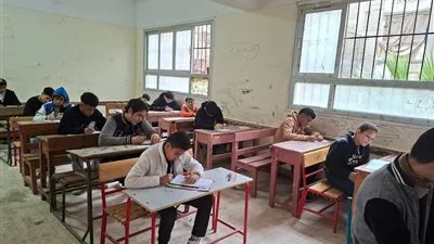 انتهاء امتحان اللغة العربية لطلاب الشهادة الإعدادية منذ قليل