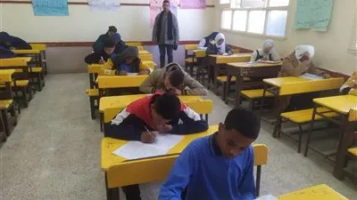 صفحات الغش الالكتروني ينشرون صور يزعمون إنه امتحان اللغة الإنجليزية للشهادة الإعدادية بالجيزة