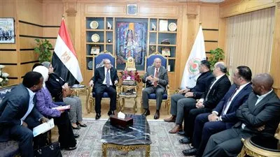 رئيس جامعة المنصورة يستقبل وفد معهد أمراض القلب بتنزانيا والجمعية المصرية الأفريقية للقلب