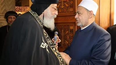 شيخ الأزهر يجري اتصالا هاتفيا بالبابا تواضروس للاطمئنان على صحته