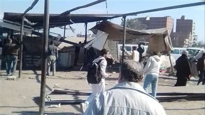 محافظ الدقهلية يتابع أعمال إخلاء وتفكيك تندات موقف سيارات ميكروباص 