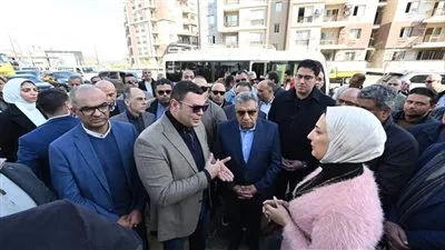 وزير الإسكان ومحافظ الدقهلية يلتقيان عدد من سكان المنصورة الجديدة للاستماع إلى طلباتهم 