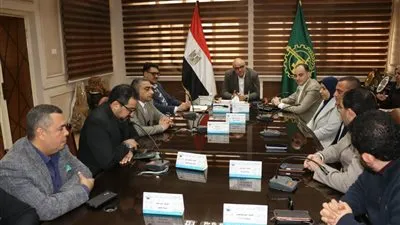 محافظ القليوبية يبحث مطالب مستثمري المنطقة الاستثمارية ببنها