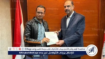 محافظ سوهاج يسلم 30 عقدا لتقنين أراضي أملاك الدولة للمواطنين