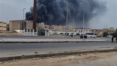 حريق هائل يلتهم مصنعًا بالمنطقة الصناعية في العبور