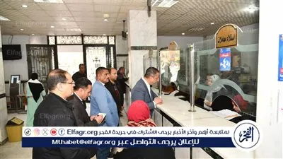 محافظ الفيوم يتفقد سير العمل بالمركز التكنولوجي بمجلس المدينة ويناقش المترددين على المركز حول مستوى الخدمات