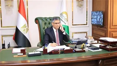 محافظ الجيزة يتواصل هاتفيًا مع طلاب الشهادة الإعدادية بمستشفى 57357 ويطمئن على حالتهم الصحية وانتظام الامتحانات