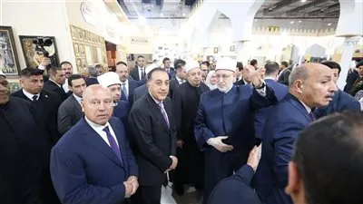 رئيس الوزراء يتفقد جناح الأزهر ويشيد برسالته العلمية والتنويرية